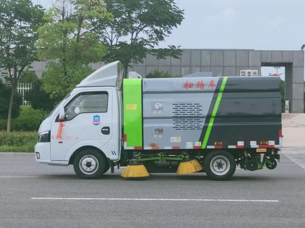 國六東風途逸3方掃路車