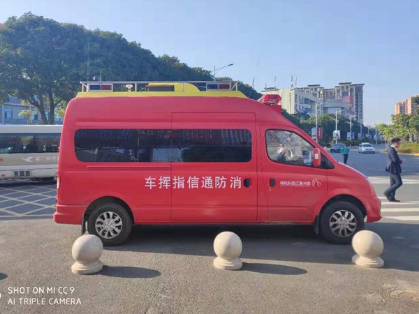 通訊指揮車