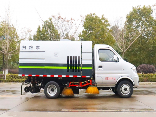 東風(fēng)小型掃路車