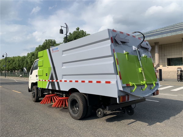 新款江鈴掃路車