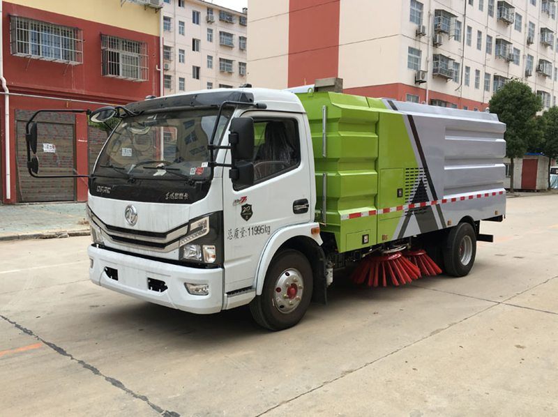 東風(fēng)多利卡D7掃路車