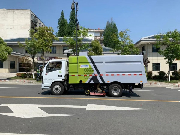 東風小多利卡吸塵車